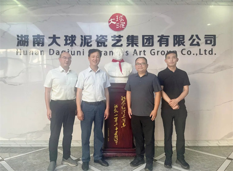 鸟鸣壶传友谊 | 彭湃先生到访大球泥集团，共探中俄文化 合作新路径